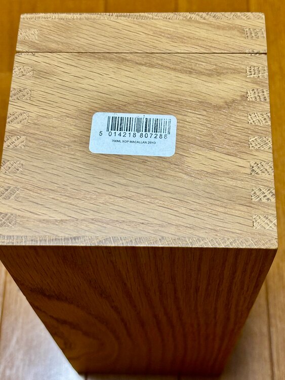 マッカラン25年XOP 1993 世界215本限定品（お酒）の商品画像 - 査定依頼日：2025年5月31日 - 最高査定価格：100,000円