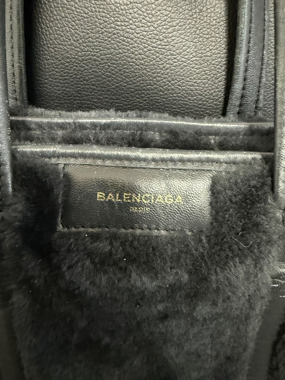 バレンシアガ  （ブランドバッグ）の商品画像 - 査定依頼日：2025年12月12日 - 最高査定価格：33,000円