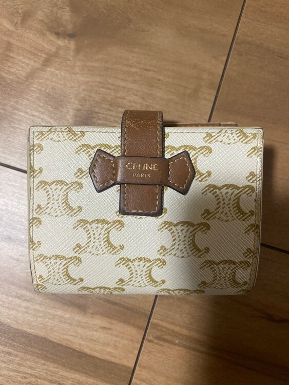 セリーヌ財布（ブランド財布・小物）の商品画像 - 査定依頼日：2025年4月7日 - 最高査定価格：15,000円