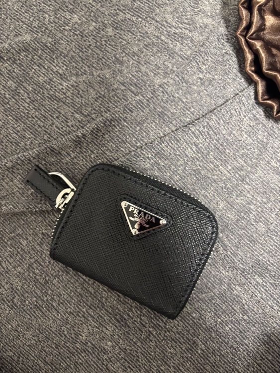 プラダショルダーバック（ブランドバッグ）の商品画像 - 査定依頼日：2025年8月9日 - 最高査定価格：190,000円