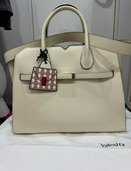 Valextra ２ハンドル ミラノバッグ ミディアム ホワイト（ブランドバッグ）の商品画像 - 査定依頼日：2024年3月15日 - 最高査定価格：99,000円