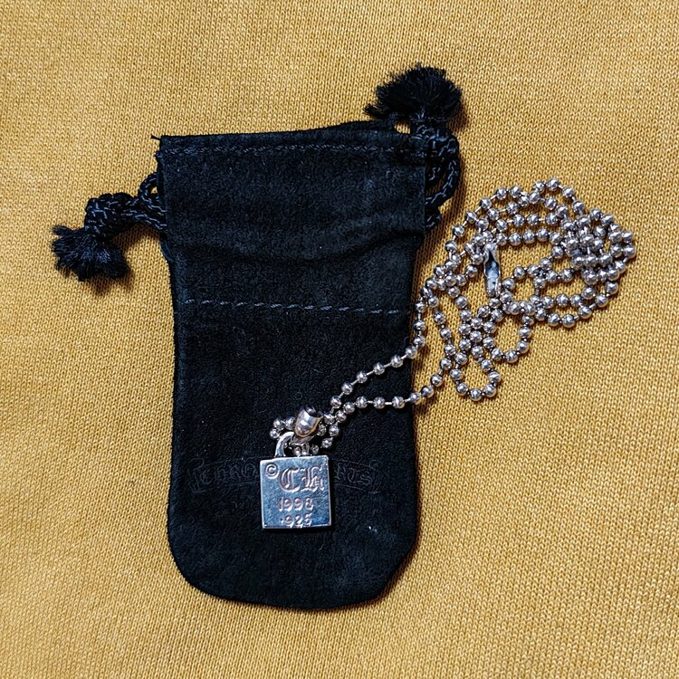 フレームドCHプラスチャーム（古着・ファッション）の商品画像 - 査定依頼日：2026年2月23日 - 最高査定価格：90,000円