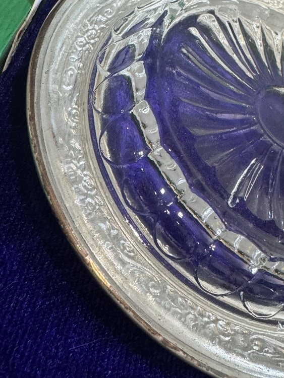 銀製品小物入れ　ガラス+銀（金・貴金属）の商品画像 - 査定依頼日：2025年8月6日 - 最高査定価格：9,000円