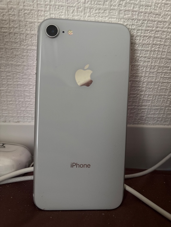 iPhone8 64GB docomo（スマホ）の商品画像 - 査定依頼日：2026年3月17日 - 最高査定価格：6,000円