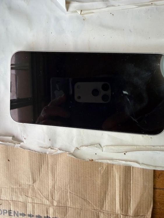 iPhone iPhone 13 128GB docomo（スマホ）の商品画像 - 査定依頼日：2026年9月8日 - 最高査定価格：39,500円