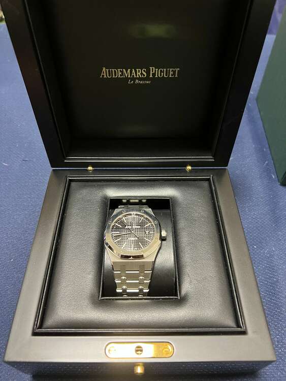 オーデマピゲ ロイヤルオーク （高級時計）の商品画像 - 査定依頼日：2025年3月29日 - 最高査定価格：4,600,000円