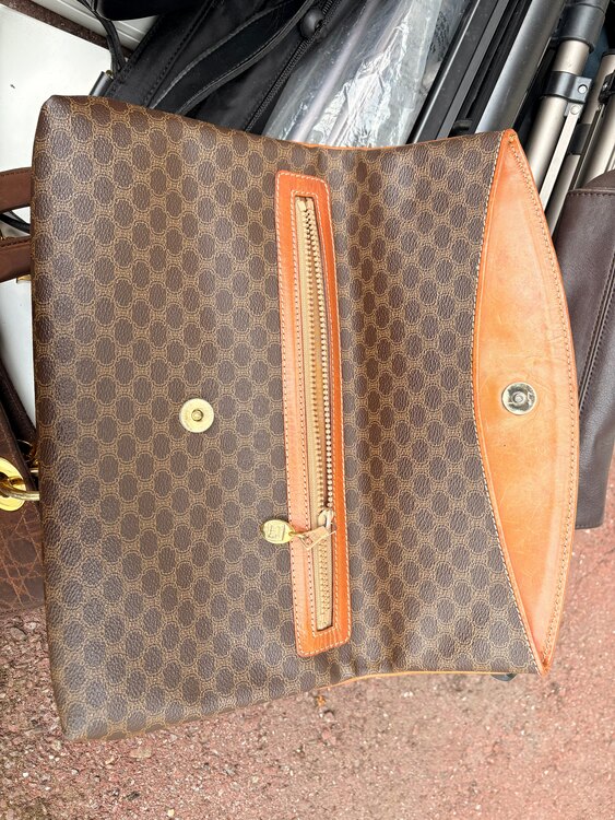 セリーヌのクラッチバッグ（ブランドバッグ）の商品画像 - 査定依頼日：2025年4月25日 - 最高査定価格：3,000円