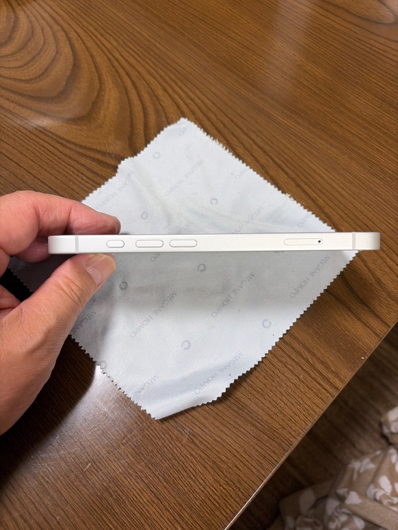 iPhone iPhone 16e 128GB SIMフリー（スマホ）の商品画像 - 査定依頼日：2026年6月25日 - 最高査定価格：59,000円