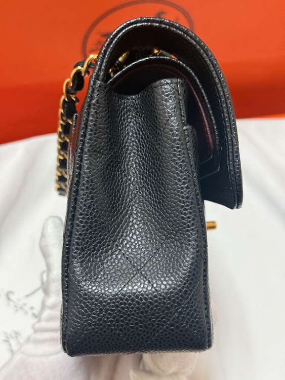 CHANEL キャビアスキン マトラッセ チェーンショルダーバッグ　スモール（ブランドバッグ）の商品画像 - 査定依頼日：2026年7月24日 - 最高査定価格：830,000円