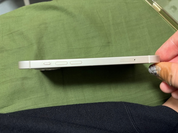 iPhone 13 128GB docomo（スマホ）の商品画像 - 査定依頼日：2026年3月25日 - 最高査定価格：31,000円