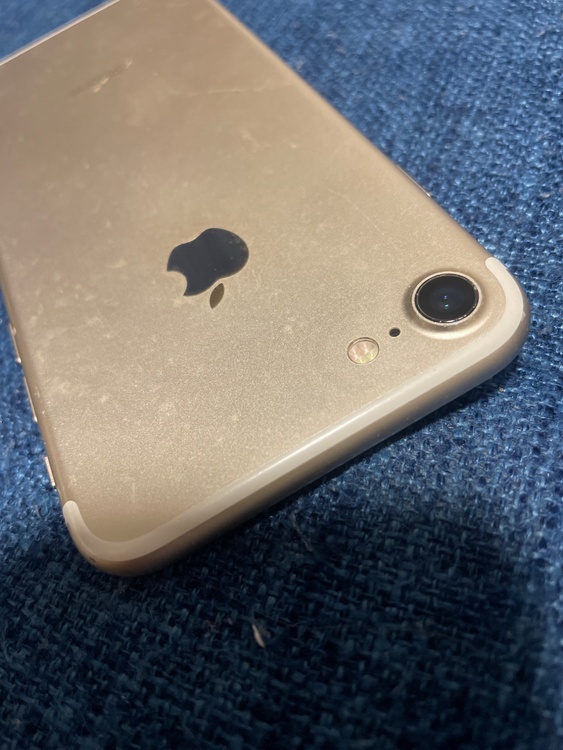 iPhone7 128GB au（スマホ）の商品画像 - 査定依頼日：2026年3月6日 - 最高査定価格：4,000円