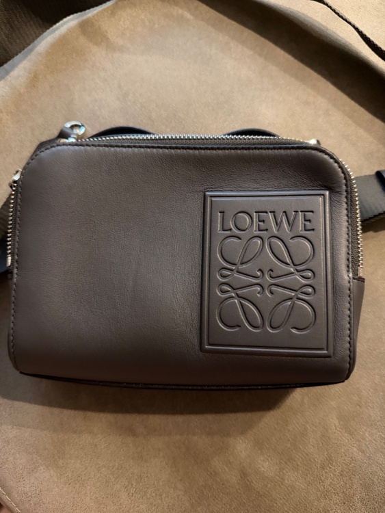 ロエベ　カメラバッグ（ブランドバッグ）の商品画像 - 査定依頼日：2026年7月1日 - 最高査定価格：70,000円