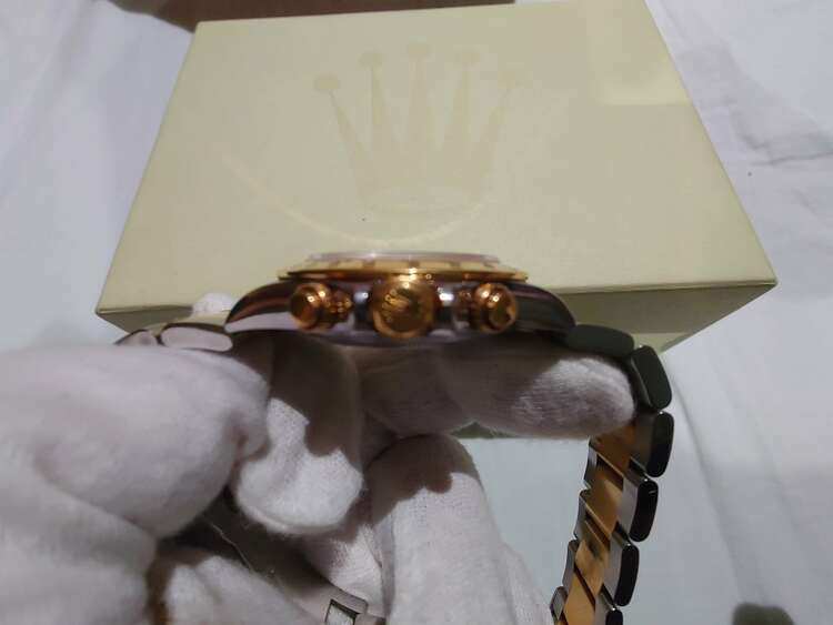 116523NR イエローシェル（高級時計）の商品画像 - 査定依頼日：2025年3月23日 - 最高査定価格：2,600,000円