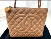 シャネル　復刻トートバッグ（ブランドバッグ）の商品画像 - 査定依頼日：2025年2月28日 - 最高査定価格：200,000円