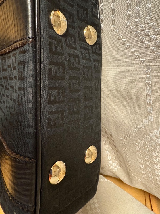 フェンディ  （ブランドバッグ）の商品画像 - 査定依頼日：2025年9月17日 - 最高査定価格：43,000円