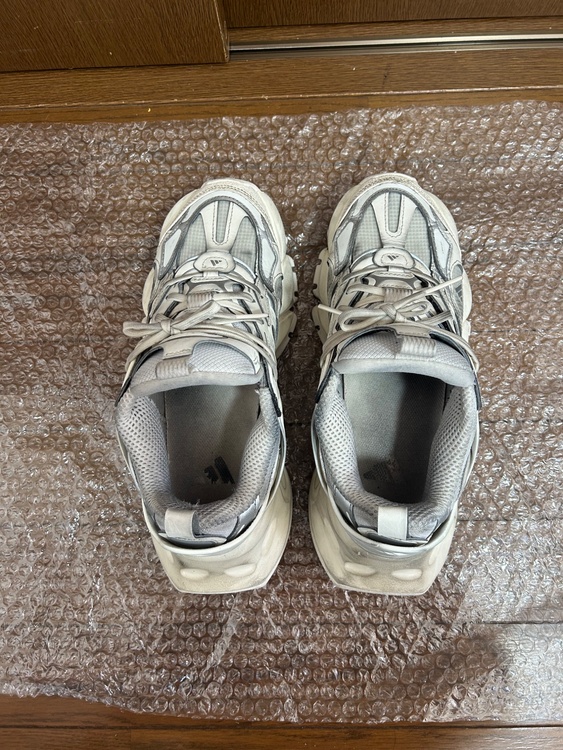 adidasXLG Runner deluxe（古着・ファッション）の商品画像 - 査定依頼日：2026年2月19日 - 最高査定価格：100,000円