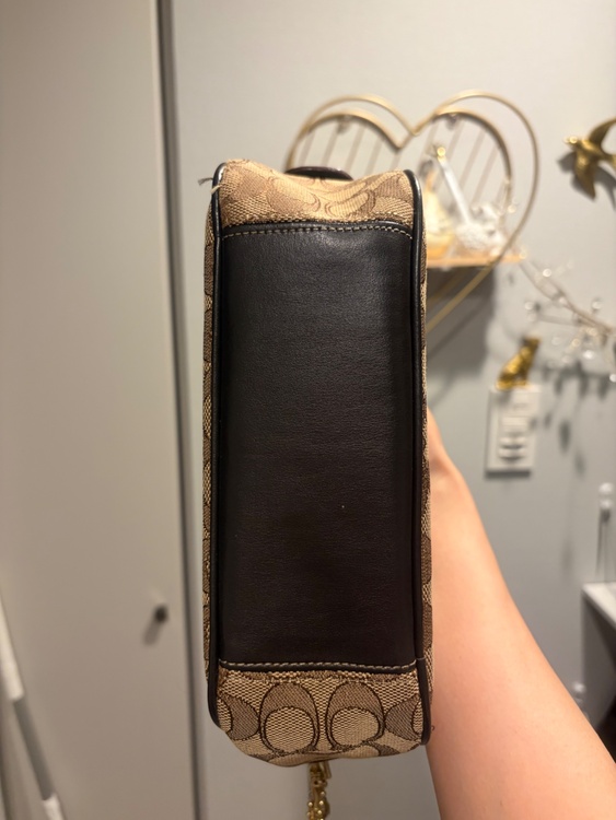  COACHチェーンショルダー バッグ F28959 シグネチャーチェーンバック（ブランドバッグ）の商品画像 - 査定依頼日：2026年5月6日 - 最高査定価格：2,500円