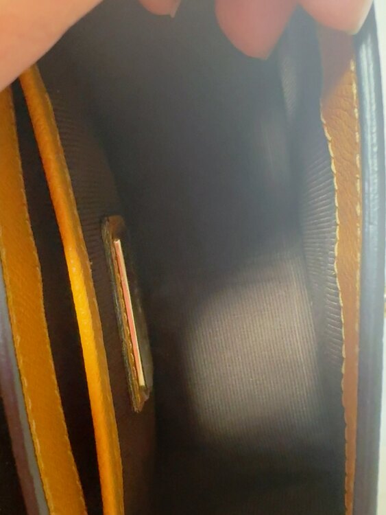  ショルダーバッグ（ブランドバッグ）の商品画像 - 査定依頼日：2025年4月16日 - 最高査定価格：10,000円