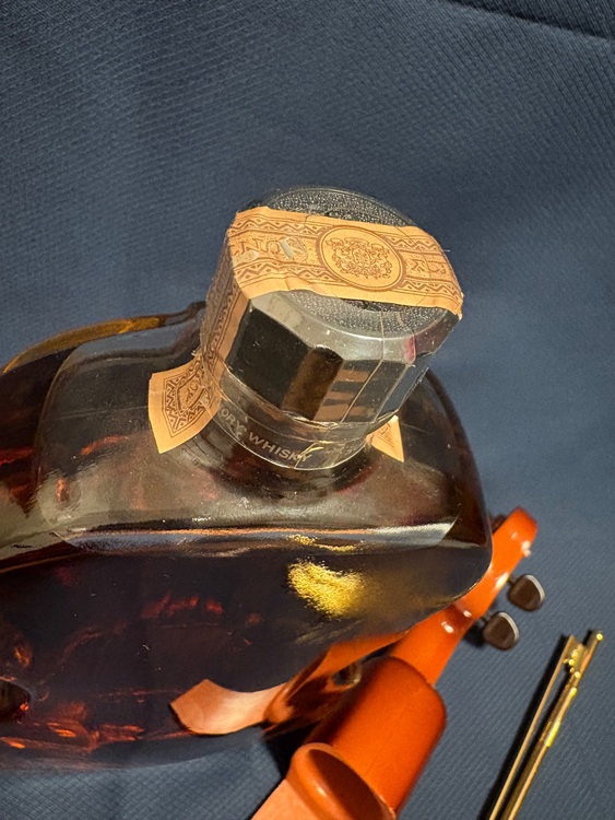 サントリー ローヤル バイオリン 楽器シリーズ（お酒）の商品画像 - 査定依頼日：2025年9月4日 - 最高査定価格：7,000円