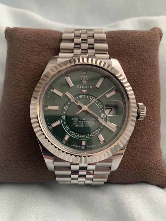ロレックス スカイドゥエラー 32693（高級時計）の商品画像 - 査定依頼日：2026年2月7日 - 最高査定価格：4,200,000円
