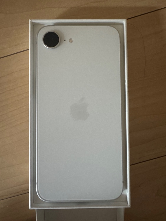 iPhone iPhone 16e 128GB 楽天モバイル（スマホ）の商品画像 - 査定依頼日：2026年9月2日 - 最高査定価格：67,000円