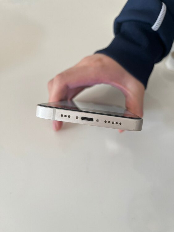 iPhone13（スマホ）の商品画像 - 査定依頼日：2025年4月24日 - 最高査定価格：42,000円