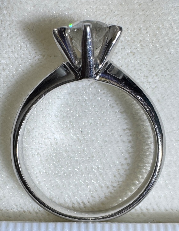 天然ダイヤモンド1.02ct、P900リング（宝石）の商品画像 - 査定依頼日：2025年8月4日 - 最高査定価格：270,000円