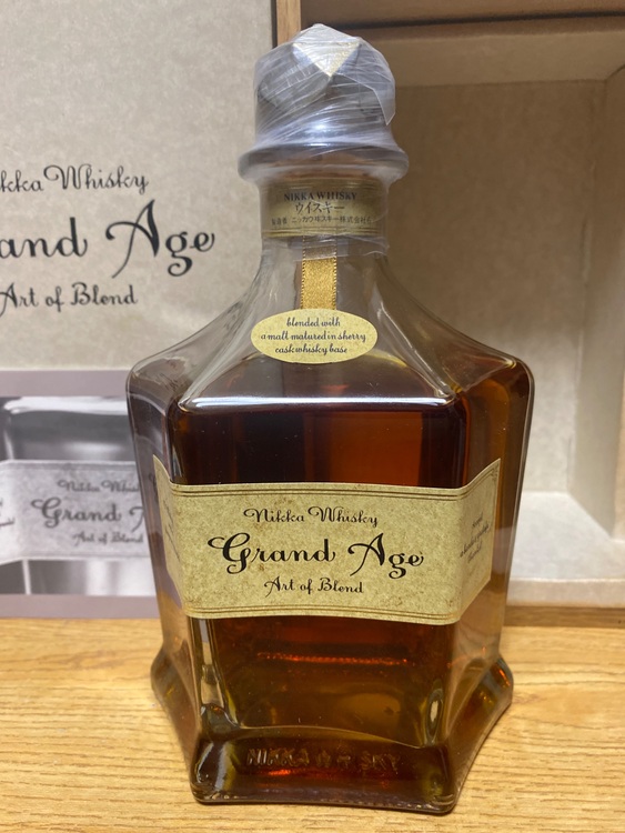 ③ニッカグランドエイジ　660ml 45%（お酒）の商品画像 - 査定依頼日：2025年8月21日 - 最高査定価格：13,000円