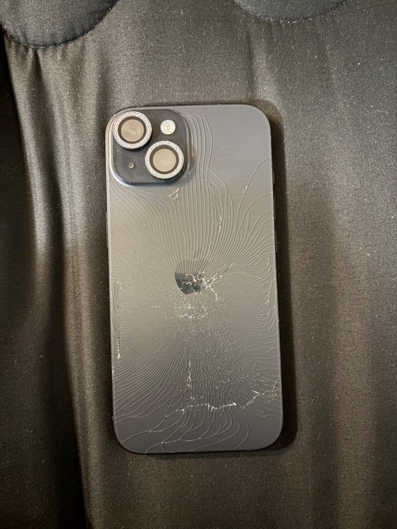 iPhone 15 128GB au（スマホ）の商品画像 - 査定依頼日：2026年4月14日 - 最高査定価格：71,000円