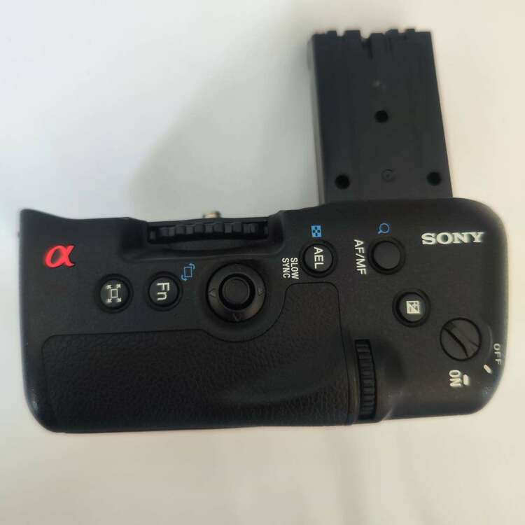 ソニー縦位置グリップ　VG-C77AM（カメラ）の商品画像 - 査定依頼日：2025年3月23日 - 最高査定価格：3,000円