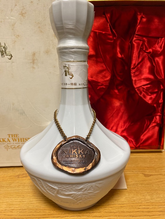 ニッカウイスキー鶴　760ml 43%（お酒）の商品画像 - 査定依頼日：2025年8月19日 - 最高査定価格：12,000円