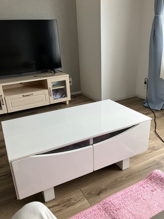 白い小型テーブル（家具・寝具）の商品画像 - 査定依頼日：2026年4月30日 - 最高査定価格：3,000円