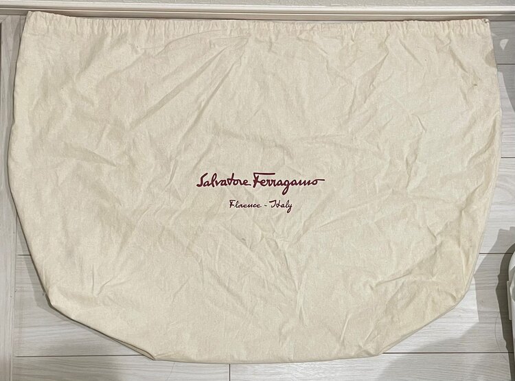 フェラガモ  （ブランドバッグ）の商品画像 - 査定依頼日：2025年4月1日 - 最高査定価格：20,000円