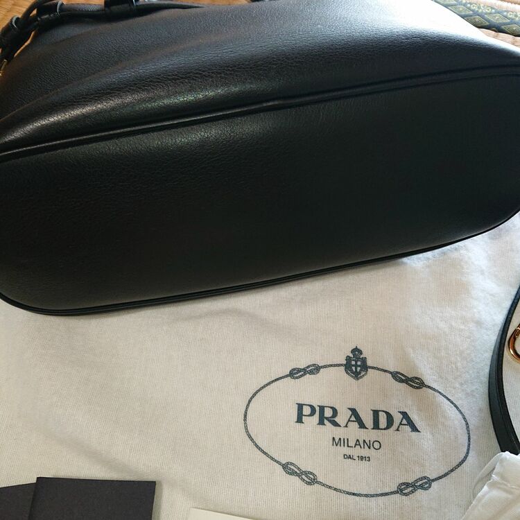 プラダ  （ブランドバッグ）の商品画像 - 査定依頼日：2025年7月27日 - 最高査定価格：250,000円