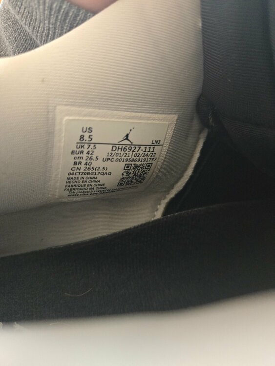 エアジョーダン4ミリタリーブラック（古着・ファッション）の商品画像 - 査定依頼日：2026年3月29日 - 最高査定価格：10,000円