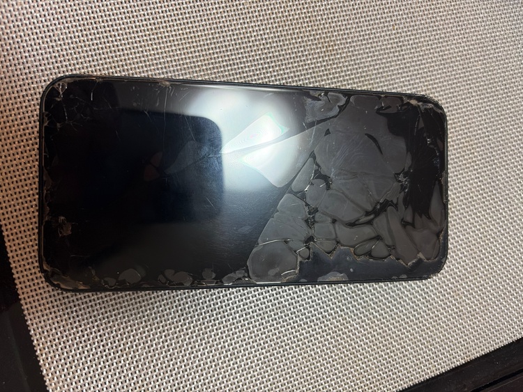 iPhone 14 256GB au（スマホ）の商品画像 - 査定依頼日：2026年4月14日 - 最高査定価格：59,000円