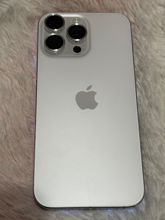 iPhone 16 Pro Max 1TB au（スマホ）の商品画像 - 査定依頼日：2026年1月23日 - 最高査定価格：147,000円