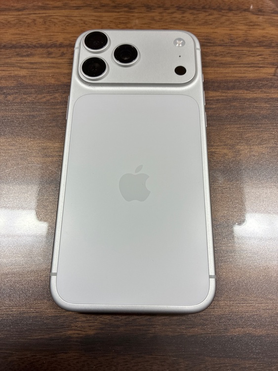 iPhone 17 Pro Max 1TB docomo（スマホ）の商品画像 - 査定依頼日：2026年4月12日 - 最高査定価格：219,000円