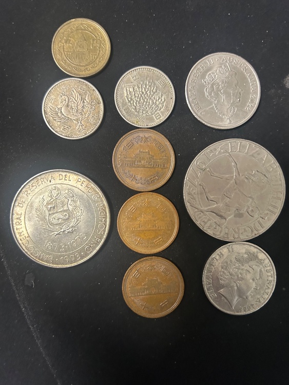 昭和61年10円後期　100円　エリザベスコイン他（金・貴金属）の商品画像 - 査定依頼日：2026年4月21日 - 最高査定価格：5,000円