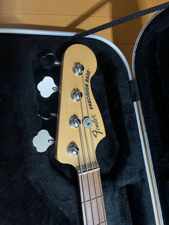 アメリカンプロフェッショナル　プレシジョンベース（ピアノ・楽器・PA機材）の商品画像 - 査定依頼日：2026年3月28日 - 最高査定価格：120,000円