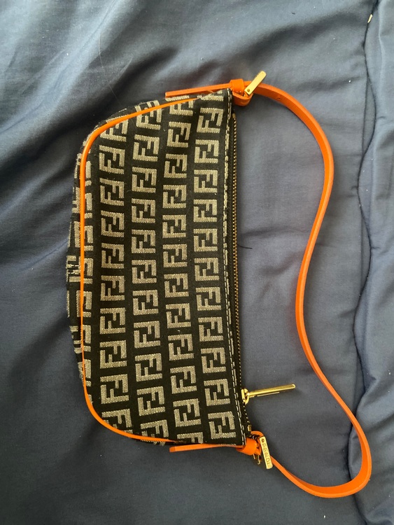 フェンディ  （ブランドバッグ）の商品画像 - 査定依頼日：2025年10月2日 - 最高査定価格：35,000円