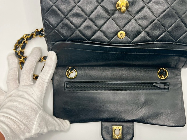 ダブルチェーンダブルフラップマトラッセ23ブラック（ブランドバッグ）の商品画像 - 査定依頼日：2025年12月17日 - 最高査定価格：200,000円