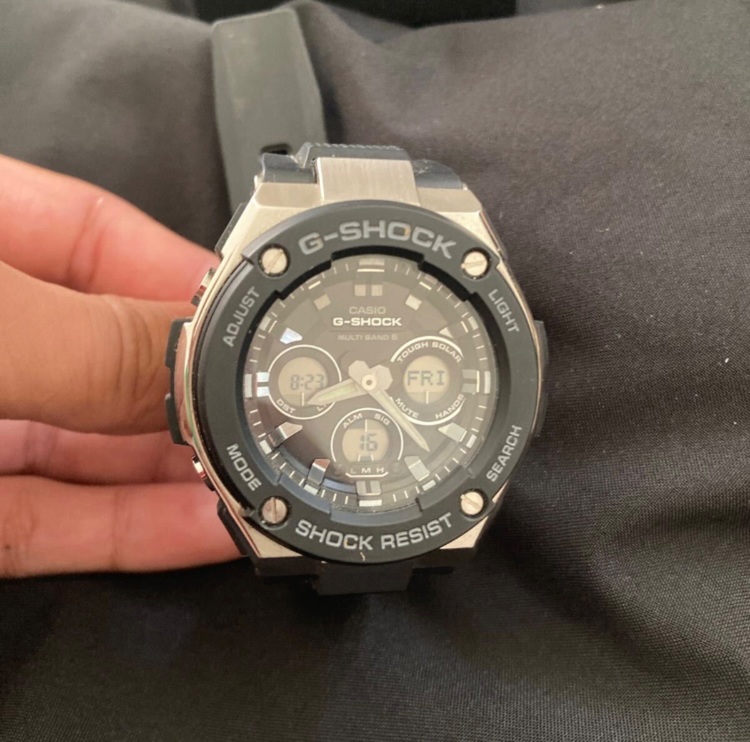 CASIO G-SHOCK GST-w300-1AJF（高級時計）の商品画像 - 査定依頼日：2025年7月12日 - 最高査定価格：10,000円