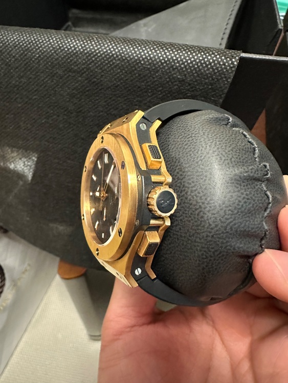 ウブロ ビックバン HU301.PX.1180.Rx（高級時計）の商品画像 - 査定依頼日：2025年11月26日 - 最高査定価格：2,200,000円