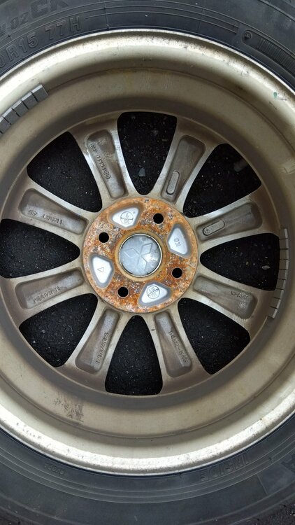 アルミホイール付き夏タイヤ（カー用品）の商品画像 - 査定依頼日：2026年4月12日 - 最高査定価格：5,000円