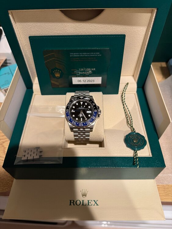 ロレックス GMTマスター 126710BLn（高級時計）の商品画像 - 査定依頼日：2025年1月10日 - 最高査定価格：2,570,000円