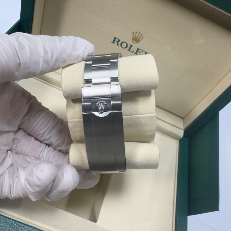 ロレックス シードゥエラー 12660（高級時計）の商品画像 - 査定依頼日：2026年4月8日 - 最高査定価格：2,300,000円