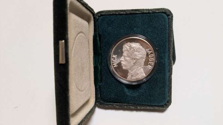 1989年発行  ローリングストーンズ公認銀貨シリアルナンバー付き（金・貴金属）の商品画像 - 査定依頼日：2025年5月12日 - 最高査定価格：5,000円