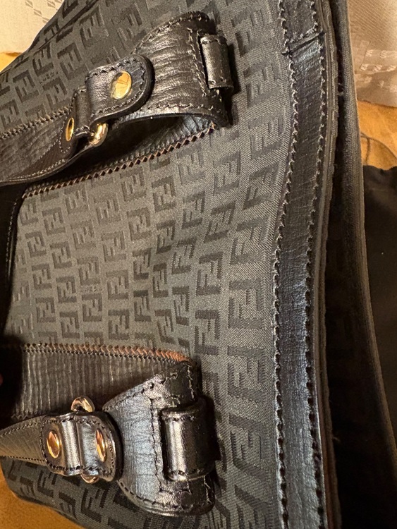 フェンディ  （ブランドバッグ）の商品画像 - 査定依頼日：2025年9月17日 - 最高査定価格：43,000円