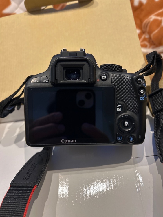 EOS kiss X7 ダブルズームキット（カメラ）の商品画像 - 査定依頼日：2026年1月13日 - 最高査定価格：30,000円